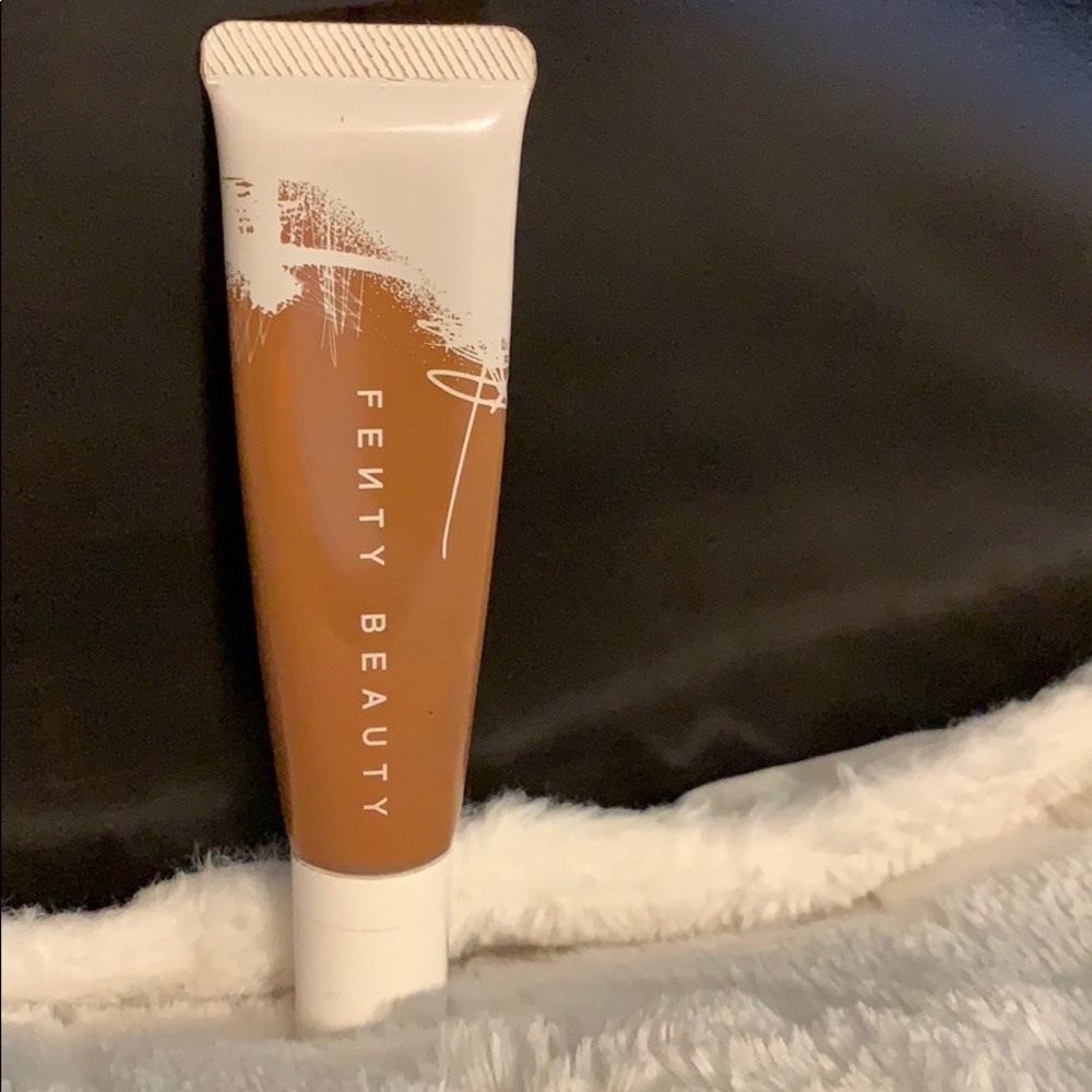 Fenty Beauty hydrating long wear foundation